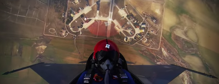 衝撃的な急上昇！ わずか数秒で地上から15,000フィートまで飛び立つF−１６戦闘機！！