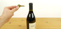【今日から使える小ワザ】鍵がワインオープナーになるって知ってた？