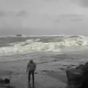 恐ろしすぎる…！ 荒れた波がどれほど危険なものか思い知らされる映像