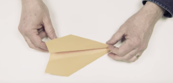 これが世界最長飛距離を叩き出した紙飛行機の折り方だ！