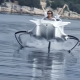 【近未来】まるで飛んでいるかのよう！ 水面の上を滑る電動ウォータークラフトが凄い！