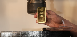 【実験】４５５万円相当の純金１kgを油圧式プレスで潰してみた結果……！？