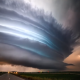 【気象現象】青く光る超巨大積乱雲「スーパーセル」を捉えた衝撃的な映像！
