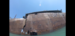 【ロマン】朽ち果てた廃船「エヴァンゲリア号」の中をカヤックで探検してみた！