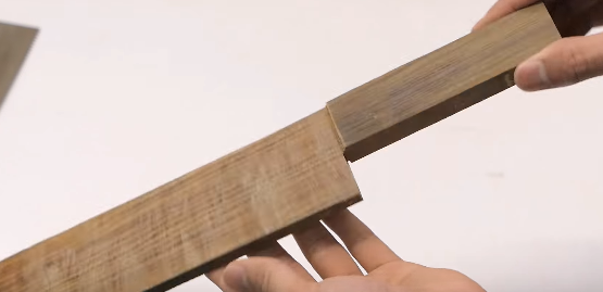 【海外で話題】世界で一番硬くて重い木材で包丁を作ったら……？