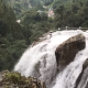 命がけの酷道！ 滝と一体化した山道を車で下る衝撃映像