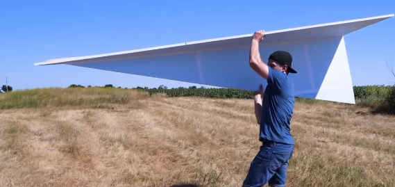 【DIY】３ｍの巨大な紙飛行機を作って飛ばしてみた！