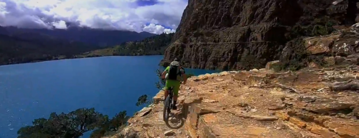 必見！ 空、雲、湖、断崖絶壁、怖いくらい美しい絶景の中をサイクリング！！