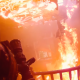 【衝撃映像】燃え盛る炎に飛び込んでいく消防士から見た光景……！