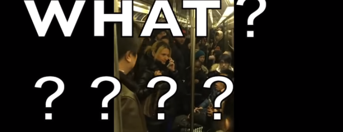 ニューヨーク地下鉄で白人の女が暴力を振るいながらアジア人差別発言。世界中が激怒した事件