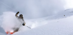 撮影方法の革命！？ iPhoneを振り回しながら滑るスキーの自画撮りが素晴らしい！