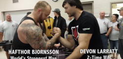 【腕相撲対決】世界最強とも噂される男 vs アームレスリングのヘヴィ級チャンピオン