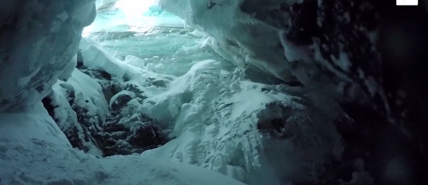 スキー中に深いクレバスへと落下してしまった男性のGoPro映像が恐ろしい……！